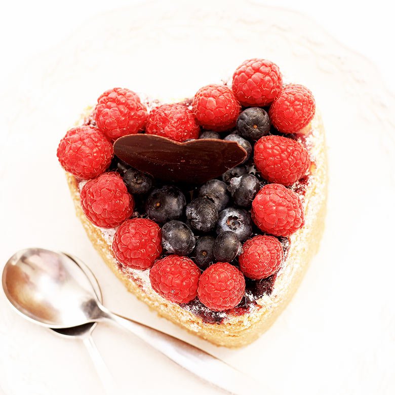 Heart-shaped fruit cheesecake