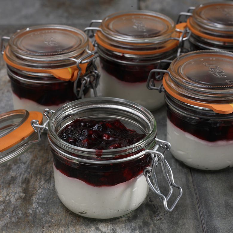 Curd cheese & forest fruit [glass jar]