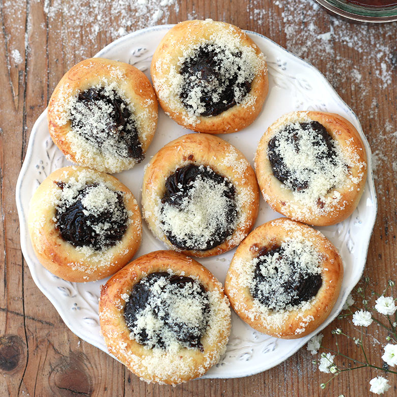 Wedding pastry – plum jam